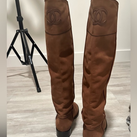 Beautiful Chanel riding boots in excellent condition. - Picture 3 of 13
